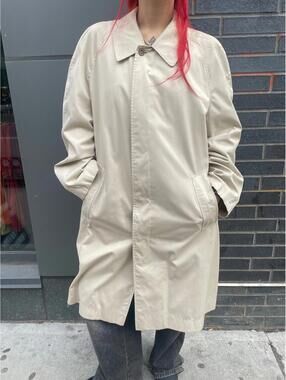 Vintage Burberry Trenchcoat w/ Plaid Lining